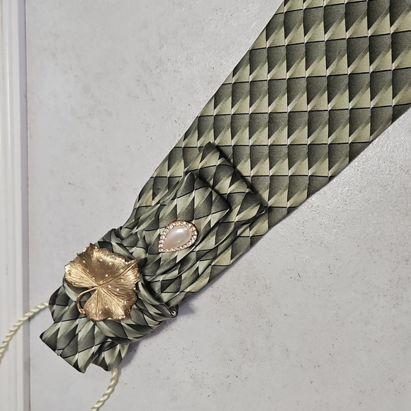 Elegant Silk Geometric Patterned Statement Necklace Tie - Picture 6 of 6